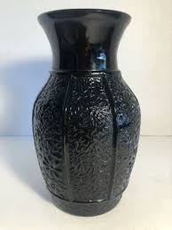 Black Amethyst Vase Embossed Daisies
