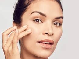 Naturally active ingredients improve the look of uneven skin, revealing a bright and more even looking complexion. Best Natural Remedies For Uneven Skin Tone