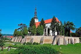 Město bylo založeno roku 1584 a jeho vznik. Datei Nove Mesto Nad Vahom Kostol Slovensko Jpg Wikipedia