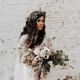 Can you wear a flower crown to a wedding?