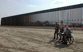 Texas inicia construcción de su propio muro para detener migración - La Jornada
