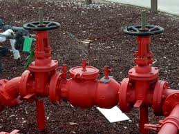 how does a backflow preventer work
