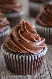 Chocolate Frosting With Chocolate And Cream gambar png