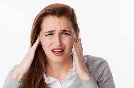 Know About Tinnitus - कानों में सुनाई देती हैं अजीब आवाजें तो हो सकते हैं  इस गंभीर बीमारी के संकेत | Patrika News
