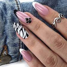 Дизайн ногтей зебра