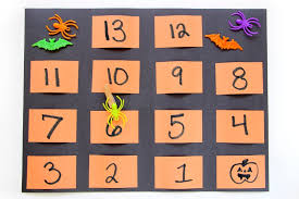 Simple Spider Halloween Countdown Pocket Chart Make And Takes