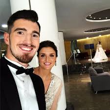 Standing at a height of 6 ft 5 in (1.96 m), he plays at the point guard and shooting guard positions. Nando De Colo On Twitter Viva La Novia Diadelaboda Esther Jesus Valencia