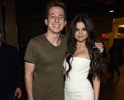 #is he dying in the studio with him rn ? Charlie Puth Bestatigt Beziehung Mit Selena Gomez