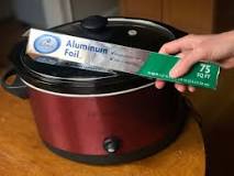 Can you line a slow cooker with tin foil?