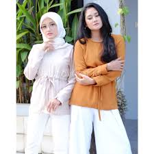 Blouse batik wanita atauatasan batik wanita juga tersedia dalam model blouse batik lengan panjang. Jenis Jenis Blouse Yang Perlu Anda Ketahui Untuk Item Fashion Keren