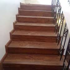 Stairs flooring on both bespoke staircases and concrete stairways are possible in a number of different finishes. Brown Wood Stairs Wooden Flooring Thickness 10 15 Mm Rs 450 Square Feet Id 20030002355