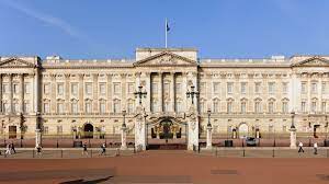 However, it's worldwide known not only for this fact. Buckingham Palast Gin Mit Krautern Aus Dem Garten Der Queen Br24