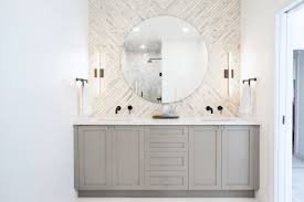 This stunning master bathroom has a contemporary mono chromatic color palette of whites and greys. 23 Beautiful Gray And White Bathroom Decor Design Ideas