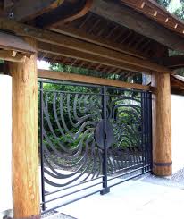 Kubota Garden Entry Gate And Crew