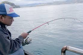 Hasil gambar untuk gambar kapal laut di sendang biru