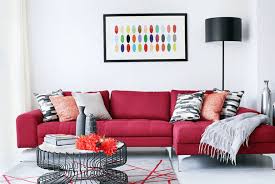what color rug goes with a red couch