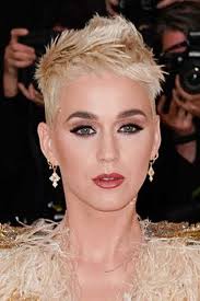 Katy perry has had a number of different hairstyles over the years and has even donned a few short haircuts that have become hugely popular. Katy Perry S Hairstyles Hair Colors Steal Her Style