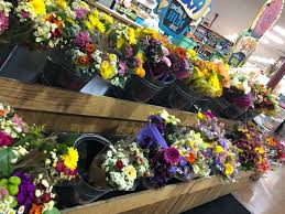 He is an ambassador for smithers oasis uk and floral fundementals. How To Arrange Grocery Store Flowers Like A Professional Caring Magazine