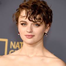 These hairstyles are uncommon and unique because of the layered haircut. 25 Flattering Short Hairstyles For Round Face Shapes
