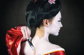 applying geisha makeup back view