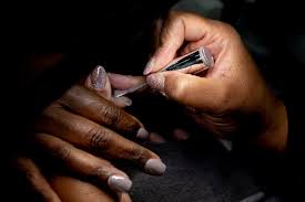 tip nail technicians at the nail salon