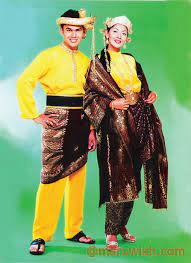 Pakaian tradisional kaum melayu apakah nama pakaian di atas ? Pakaian Tradisional Malaysia Maruwiah Ahmat