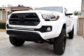 2016 toyota tacoma with sr5 grill on