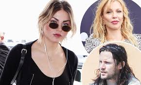Would kurt cobain have preferred it if nirvana stayed underground instead of becoming mainstream? Frances Bean Cobain Cuts A Chic Figure In Black Bodysuit Daily Mail Online