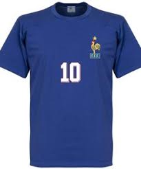 Bei diesem trikot kannst du optisch auf den schriftzug auf der brust und den schriftzug auf dem rücken zählen. Zinedine Zidane Retro Trikot Frankreich 1998 In Blau Fussball Deals De