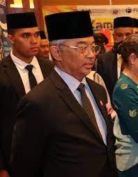 Majesteleri tengku amir nasser ibrahim ve majesteleri puteri suraiya afzan binti mohamed moiz, 19 aralık 2013 tarihinde evlendi. Abdullah Of Pahang The 16th Yang Di Pertuan Agong Monarch Of Malaysia And The Sixth Sultan Of Pahang Dailymi