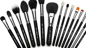 10 eyeshadow brush eyeshadow sponge 11 eyeliner brush 17 eyeliner these essential eye brushes are ideally for liquids powders or creams to