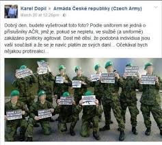 Vojáci: Zbraně si vzít nenecháme! Udavač: Armádo, potrestej je! |  OzbrojeneSlozky.cz