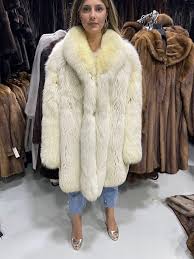 London Vintage Luxury Fur Coat Pop Up