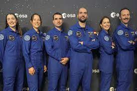 https://www.military.com/daily-news/2024/04/23/european-space-agency-adds-5-new-astronauts-only-fourth-class-1978-over-20000-applied.html gambar png