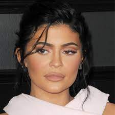 kylie jenner wows fans after being