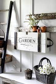 Garden Themed Entry Desk On A Wall With