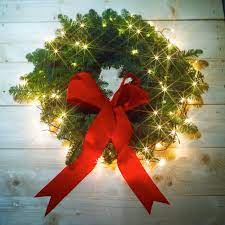How To Wrap A Wreath With Lights Ehow