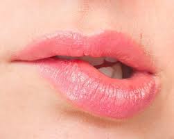how to treat sunburned lips treatment