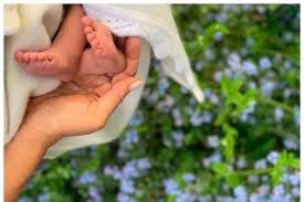 How does archie sound for the world's newest royal baby. Meghan Markle And Prince Harry Release Archie S Baby Feet Photo For Mother S Day Abc News