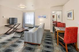 Kelsey and cody want new living room furniture. Hotel En Everett Best Western Plus Navigator Inn Suites