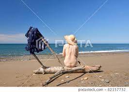 Beach nudes nackt
