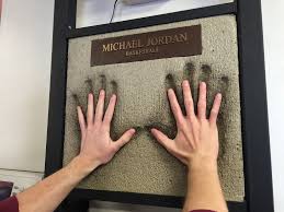 Kawhi leonard's hands are some of the largest in nba history. Jordan Stands At 6 6 But His Hand Length Is Around The Average For A Man Who Is 7 9 Nba