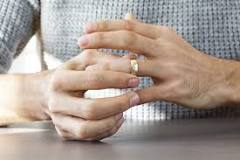 is-it-ok-for-a-man-to-not-wear-his-wedding-ring