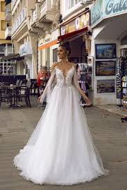 We think leyden is ideal for older brides looking for something low key. Best Wedding Dresses For Pear Shaped Brides Tina Valerdi
