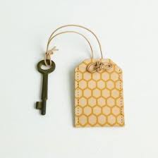 自分でつくる新しいスタイルのお守り ファッションに調和する オリジナルデザインを施したおしゃれなレザーのお守りです レザー お守り 小物