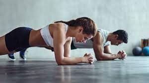 Statt im sportstudio die gewichte zu variieren, ändern sie zuhause einfach die art der bewegung. Workout Zu Hause Trainingsplan Fur 10 20 Oder 30 Minuten