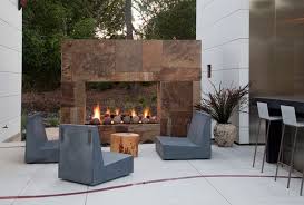 Eye Catching Modern Outdoor Fireplaces