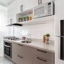 Uma excelente opção para bancada de cozinha é utilizar granito branco itaúnas, por deixar o ambiente mais claro e ampliar o espaço. Granito Branco Itaunas Goiania Marmores