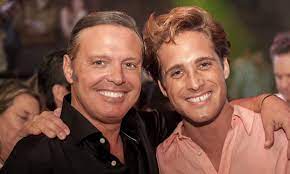 It is an authorized version on the life of the mexican singer luis miguel. Netflix Releases New Trailer Of Luis Miguel S Second Season