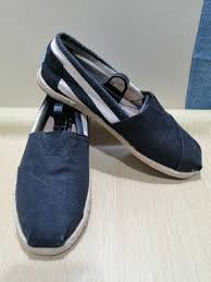 toms size 7 5 women slip on shoes
